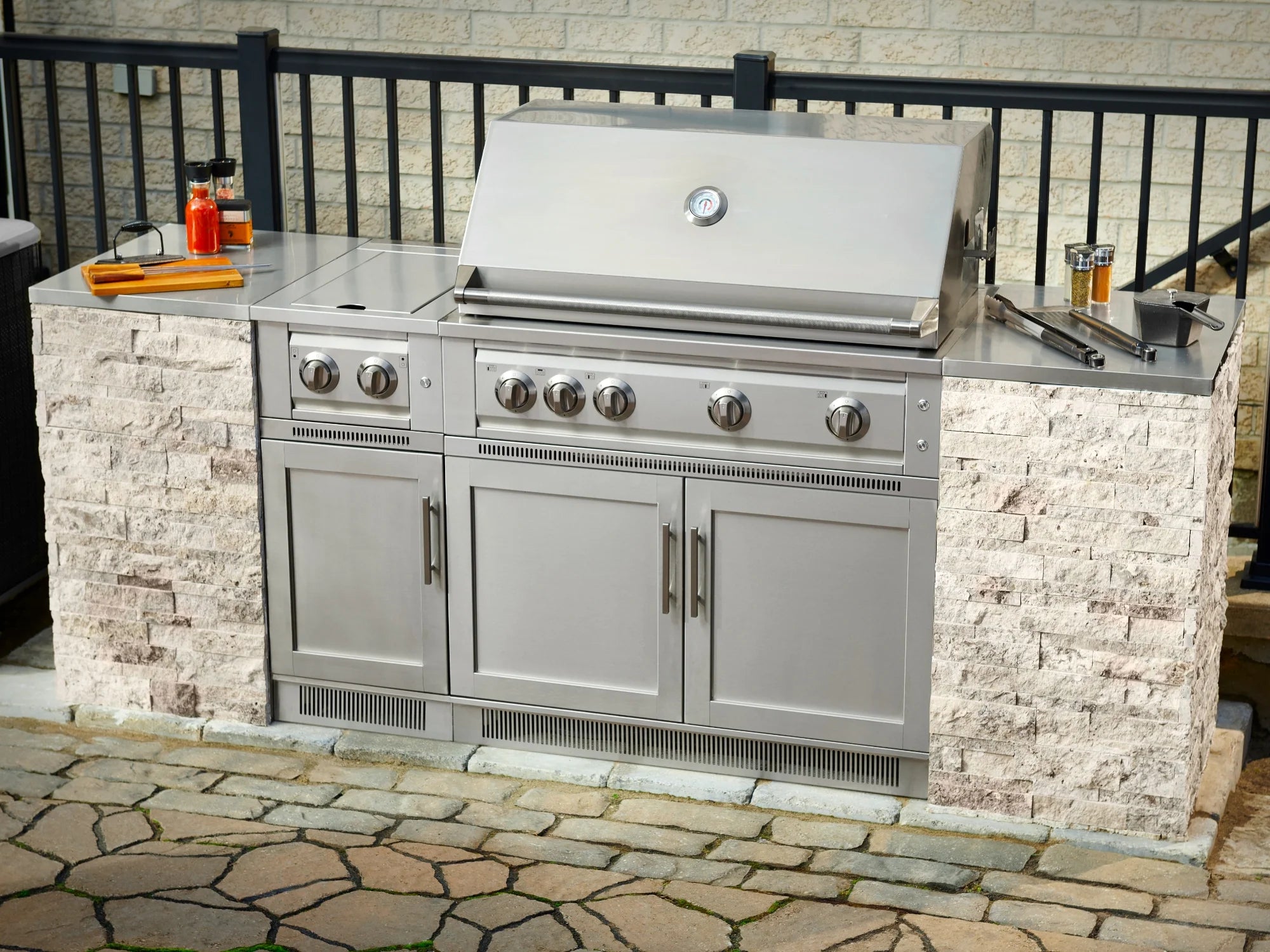 Signature Series 8PC Custom Outdoor Kitchen · 304 Stainless Steel · Shaker Door