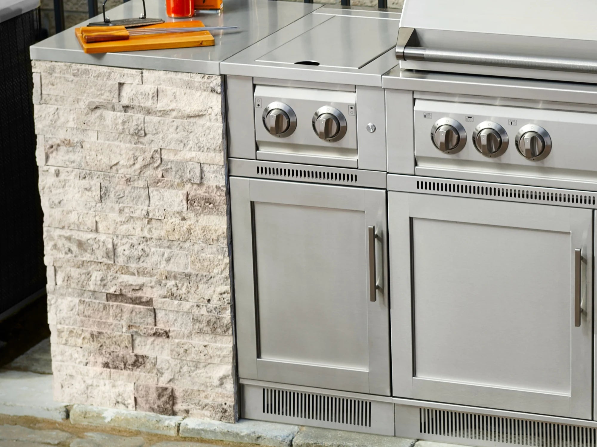 Signature Series 8PC Custom Outdoor Kitchen · 304 Stainless Steel · Shaker Door